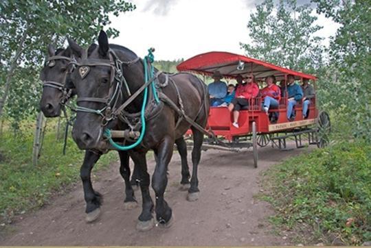 Parade Rest Ranch Hotel West Yellowstone Eksteriør billede